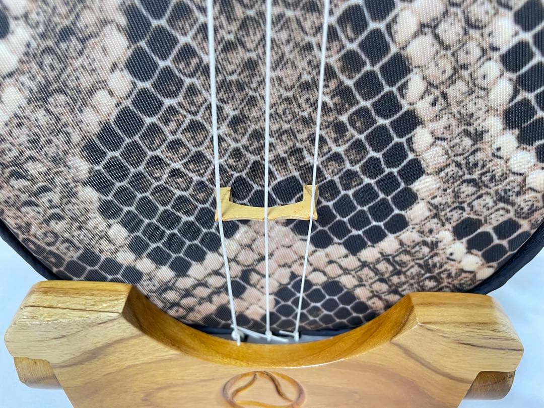 沖縄三線 南洋白木 棹 人工蛇皮 - メルカリ