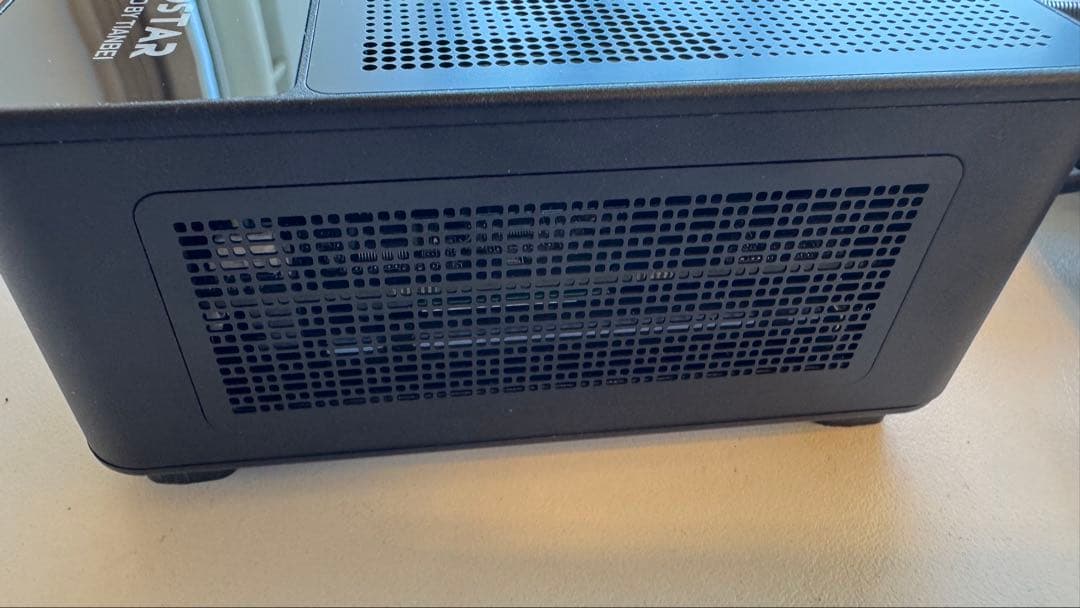 ミニPC Ryzen 7 8845HS 32GBメモリ 1TB SSD AI