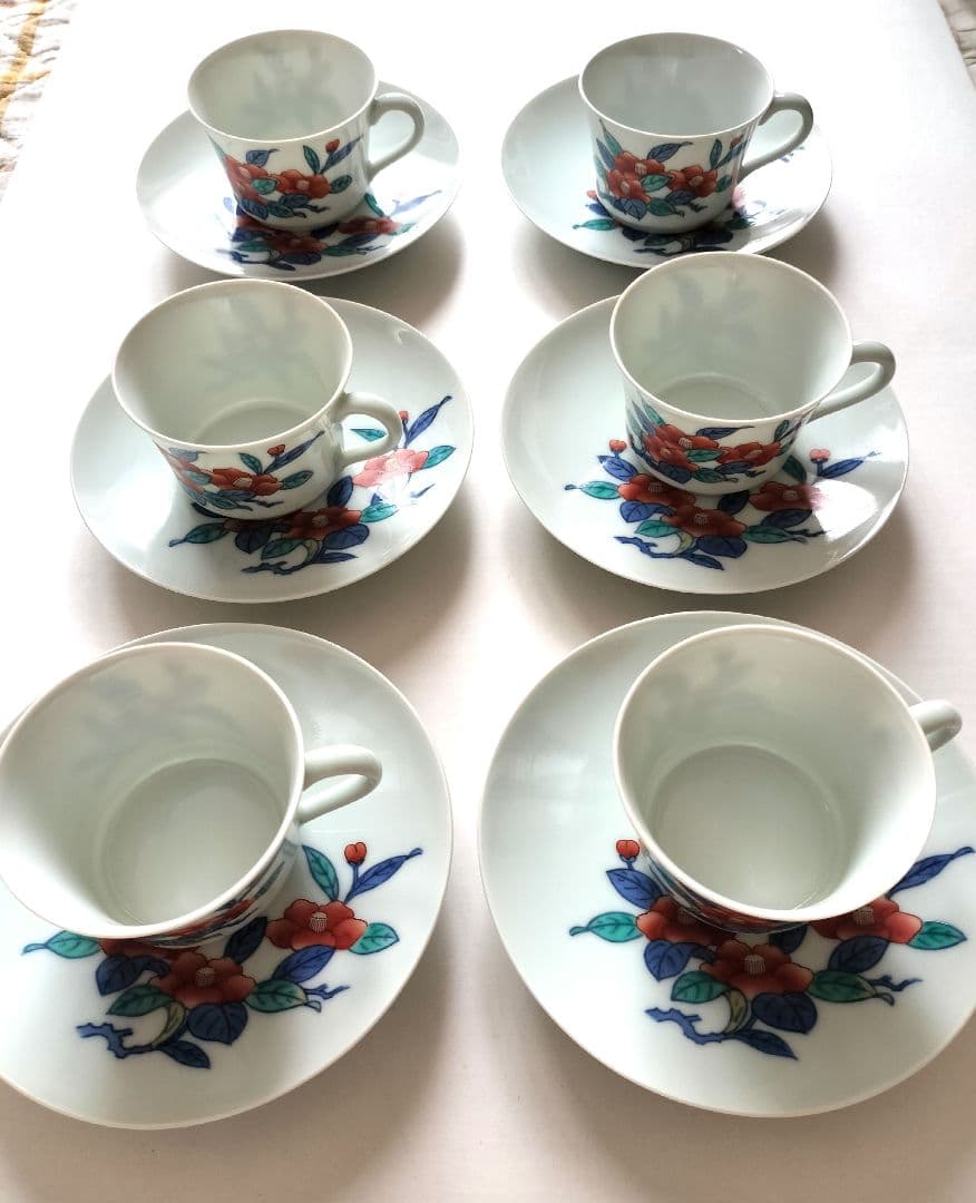 第13代　今泉今右衛門　 花柄カップ6個と皿6枚、木製箱付き 十三代今泉今右衛門 花柄陶器皿3枚セット - メルカリ