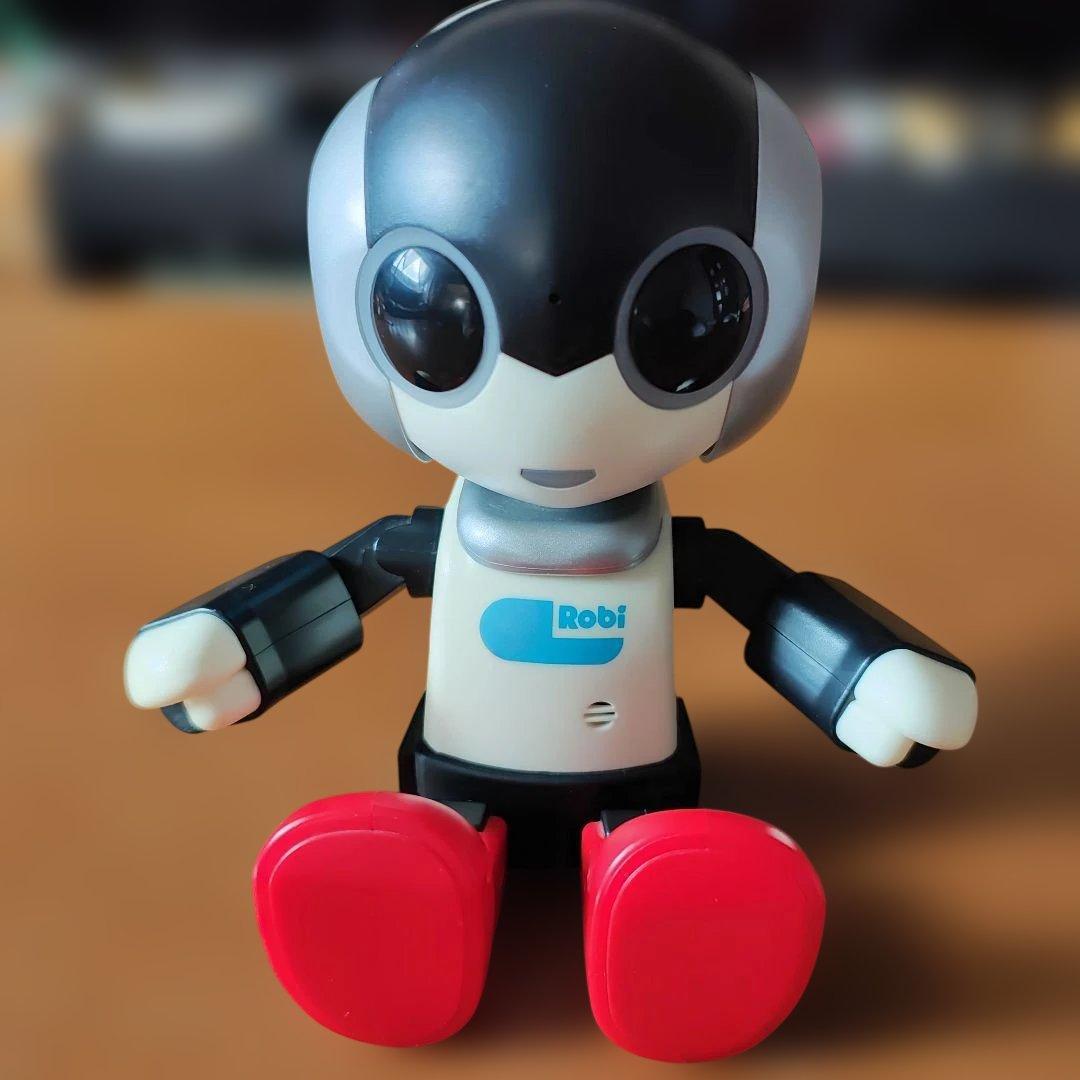 マイルー厶ロビTAKARATOMI　おしゃべりパターン２０００種類以上かわいい おしゃべりパターンは2000種超 パーソナルトークロボット