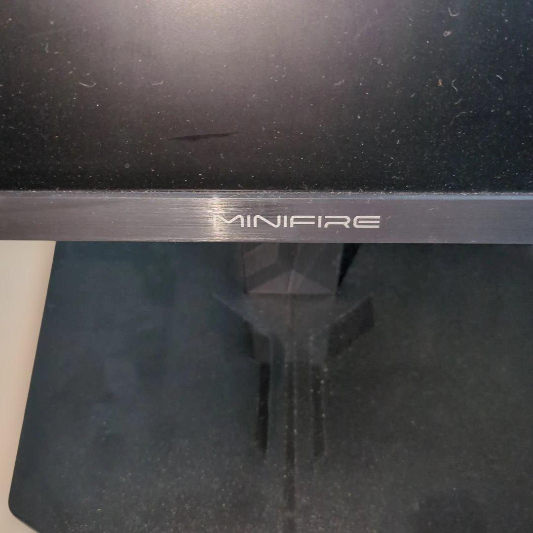 ゲーミングモニター 180hz 付属品全てあります