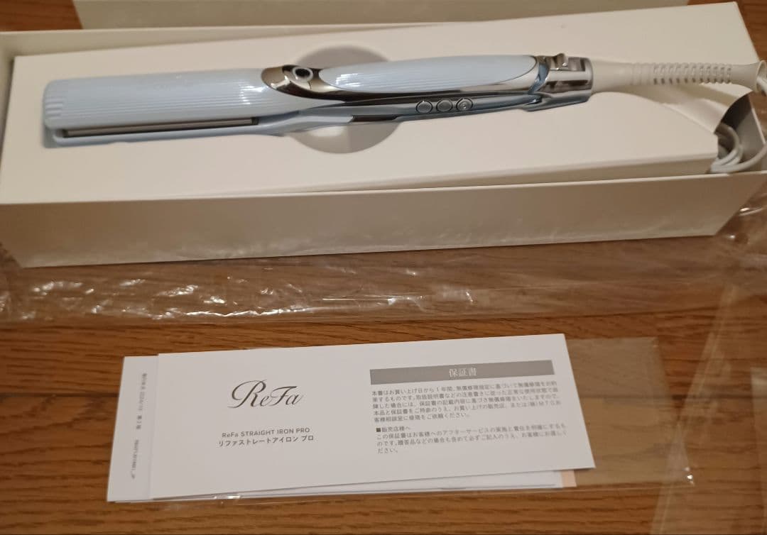 ReFa ストレートアイロン　 プロ　　　ホワイト　新品★最新モデル★ リファストレートアイロン プロ ホワイト / ReFa STRAIGHT IRON PRO