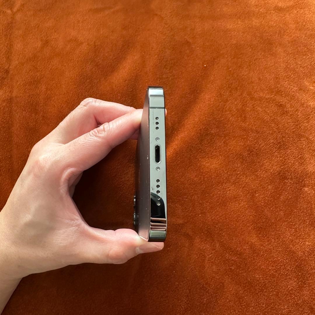 iphone12 pro esim解除　256GB 色グラファイト　①