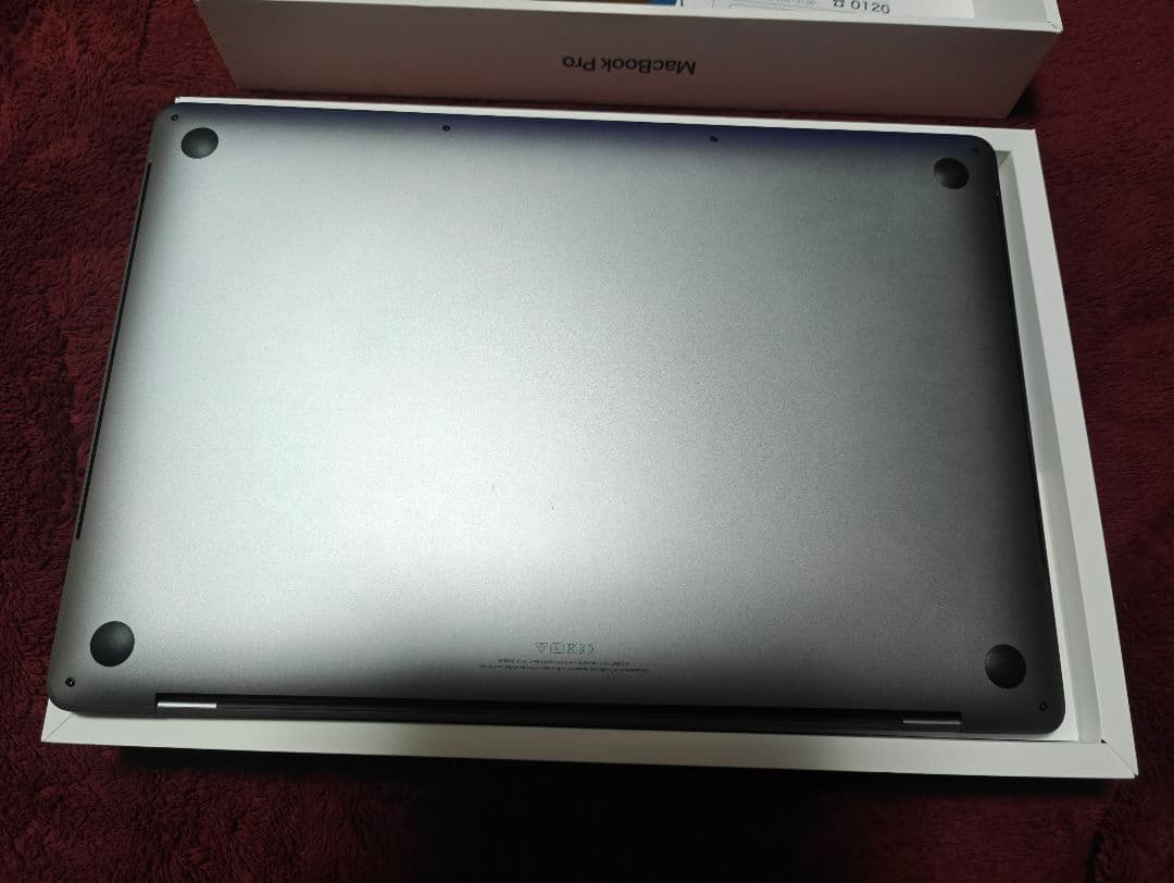 Apple MacBook Pro 15インチ シルバー