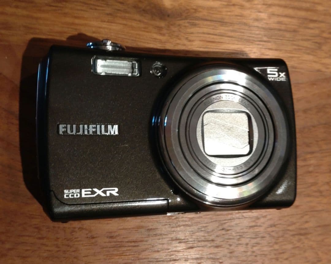 デジタルカメラ　富士フイルムFINEPIX F200EXR