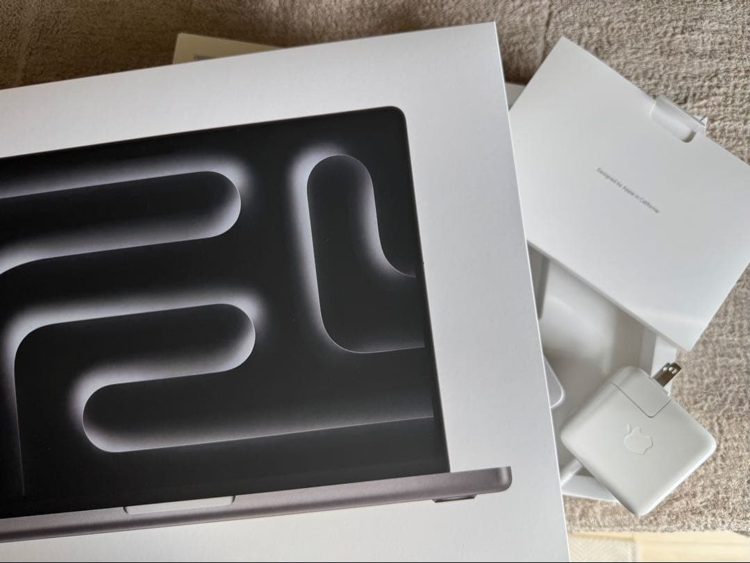 【美品】Macbook Pro M3 14インチ/8GB/512GB