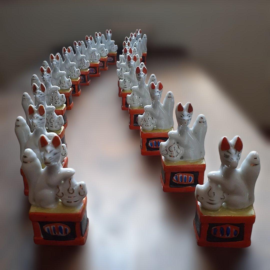 お稲荷様　キツネの置物　20体　磁器人形　縁起物　レトロ雑貨　とろとろガラス お稲荷様 キツネの置物 20体 磁器人形 縁起物 レトロ雑貨 とろとろ