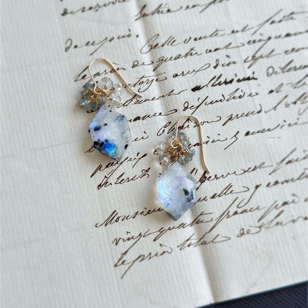 ホワイトラブラドライト・クリソベリルブルーキャッツアイピアス＋