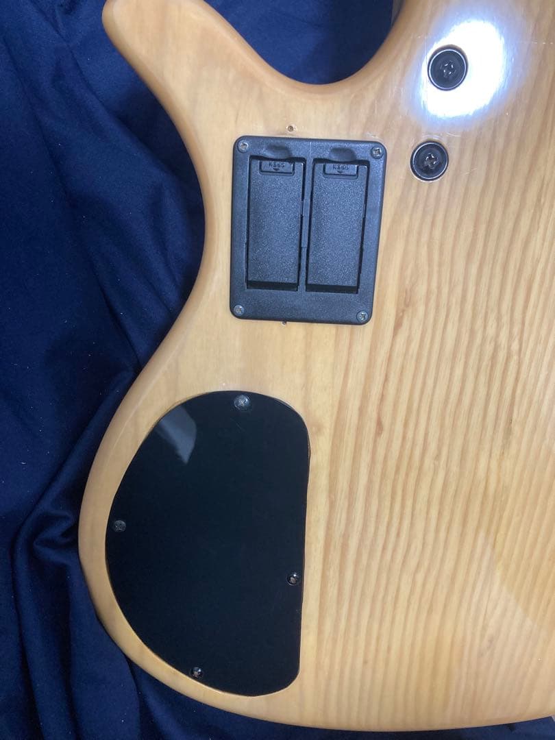 6弦ベース EMG45TW搭載