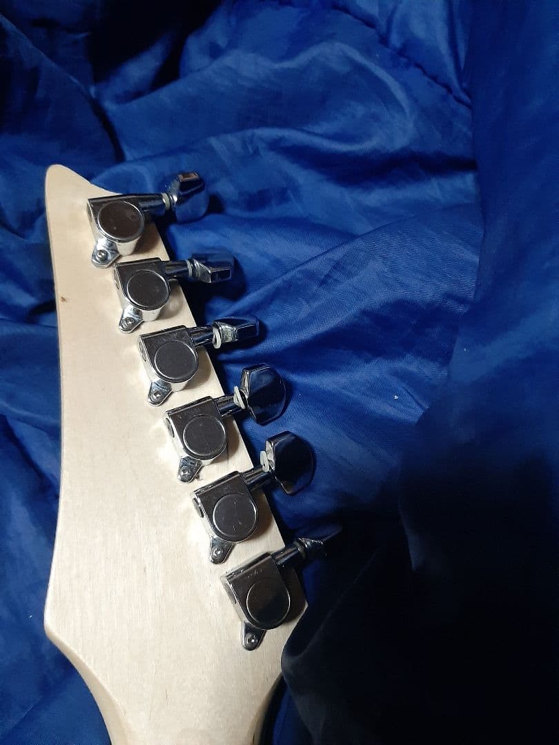 ジャンク世界に1本AIYストラトタイプギターSSH白24F調整済