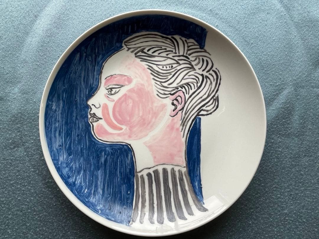 レア美人画の俊才陳貴平Chen Guipingが描く油彩画「視線」飾皿