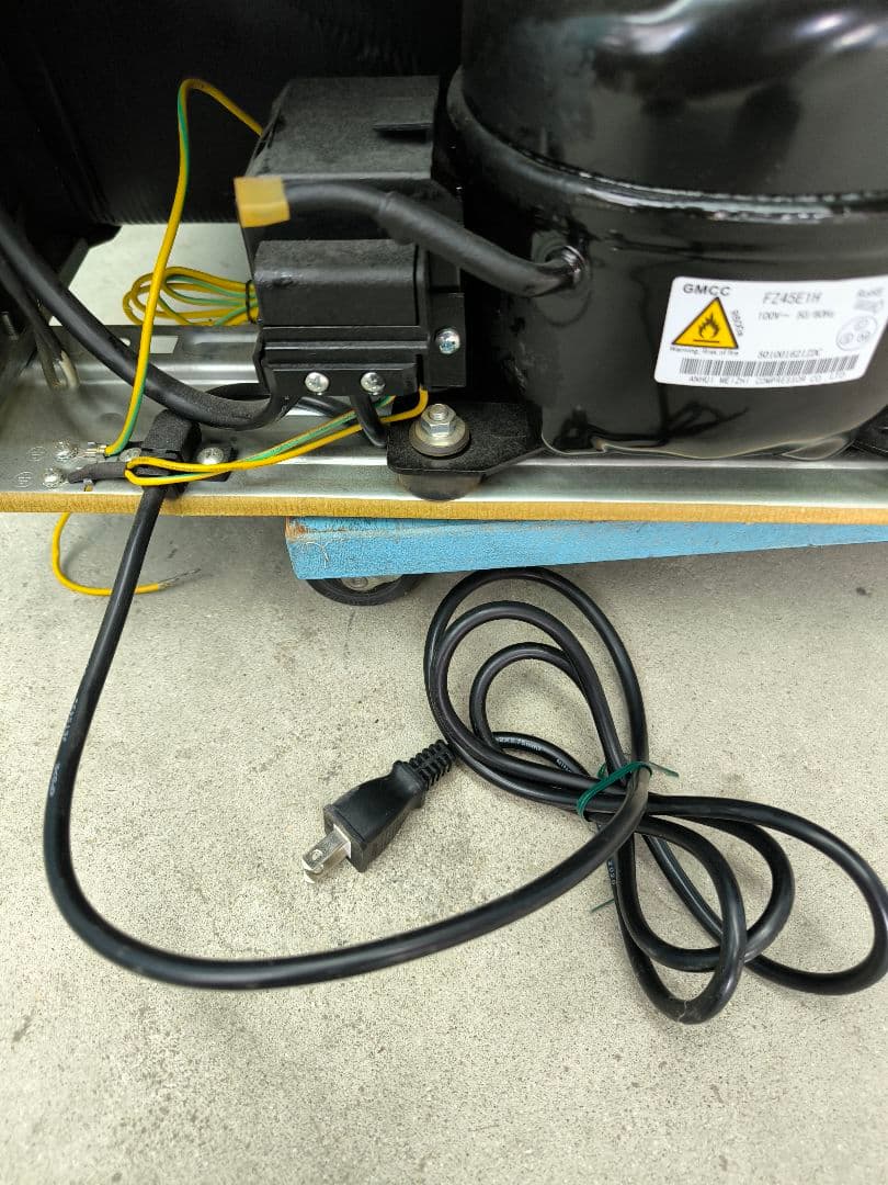 2020年製　ノーフロスト 冷凍庫　チェスト型フリーザー85L 　FFU85R