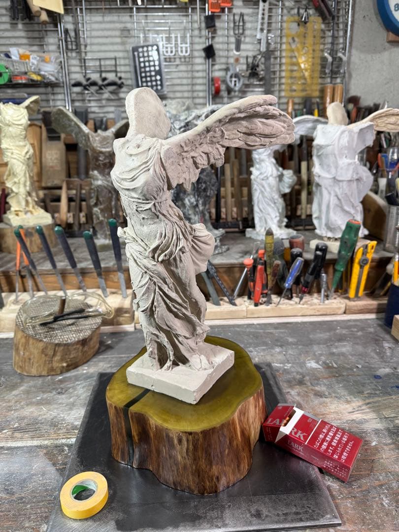 勝利の女神像 サモトラケのニケ 型製作 仕上げ塗装済み完成品 専用台座付き サモトラケのニケ像 ギリシャの勝利の女神 ホワイト色塗装仕上げ 高さ