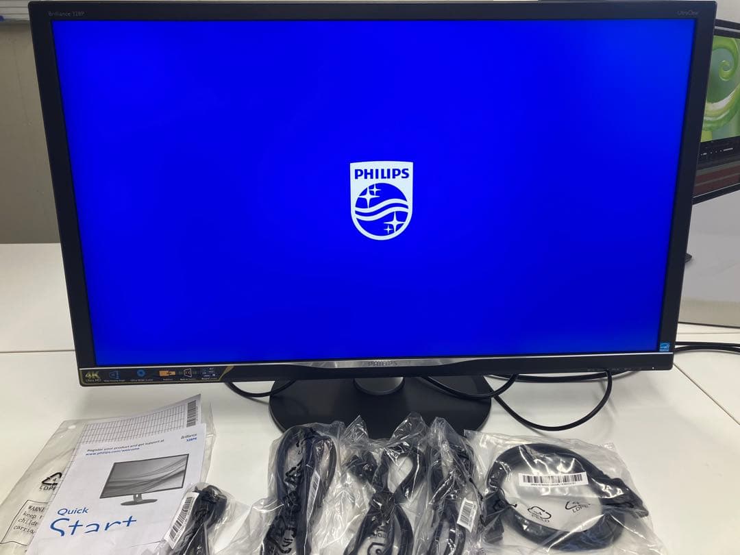 フィリップス 32型 Philips 4K UltraClear モニター 本体