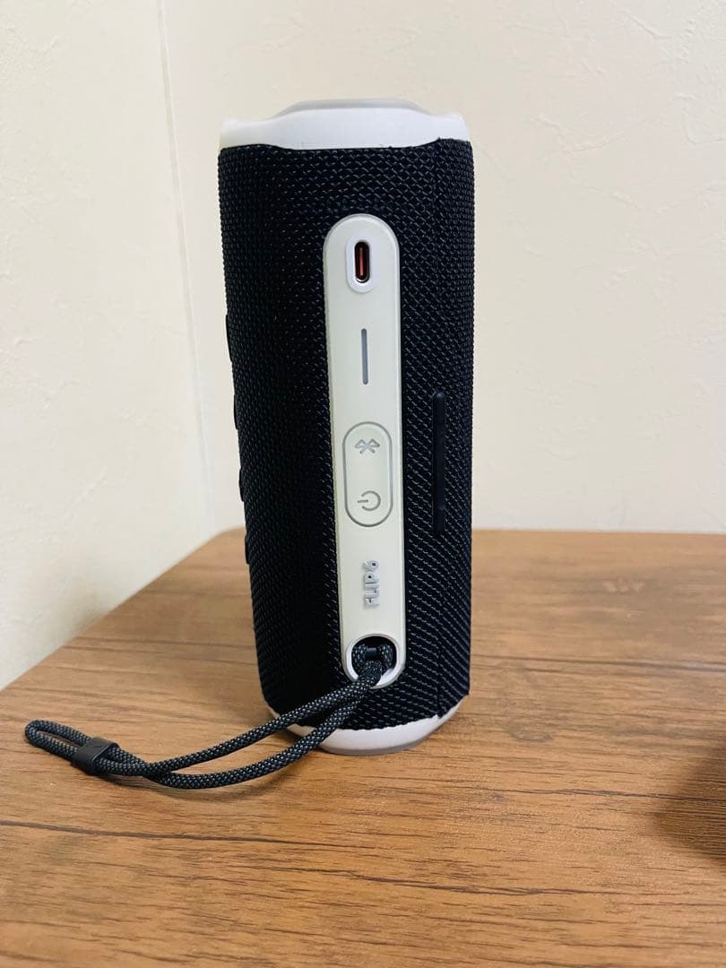 JBL FLIP6 ワイヤレススピーカー　白黒