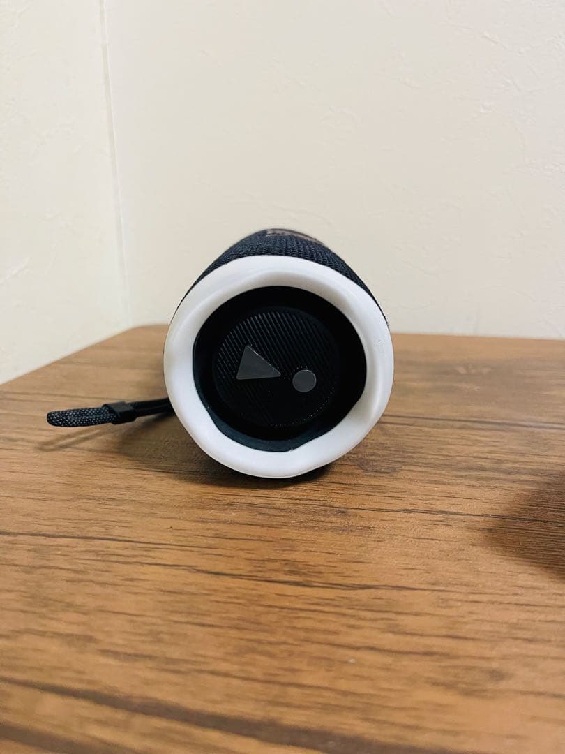 JBL FLIP6 ワイヤレススピーカー　白黒