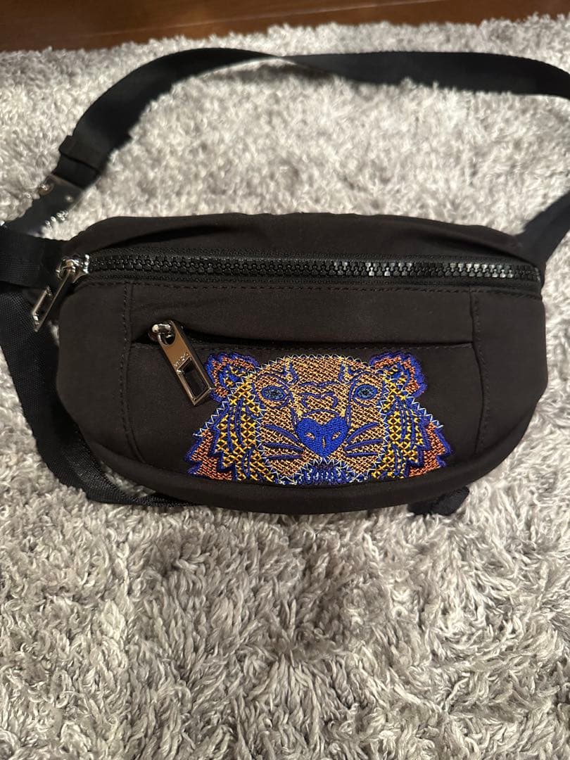 KENZO ウエストポーチ　ボディーバッグ　立体刺繍虎柄 新品未使用 KENZO ボディーバッグ 立体刺繍 虎 ホワイト - メルカリ