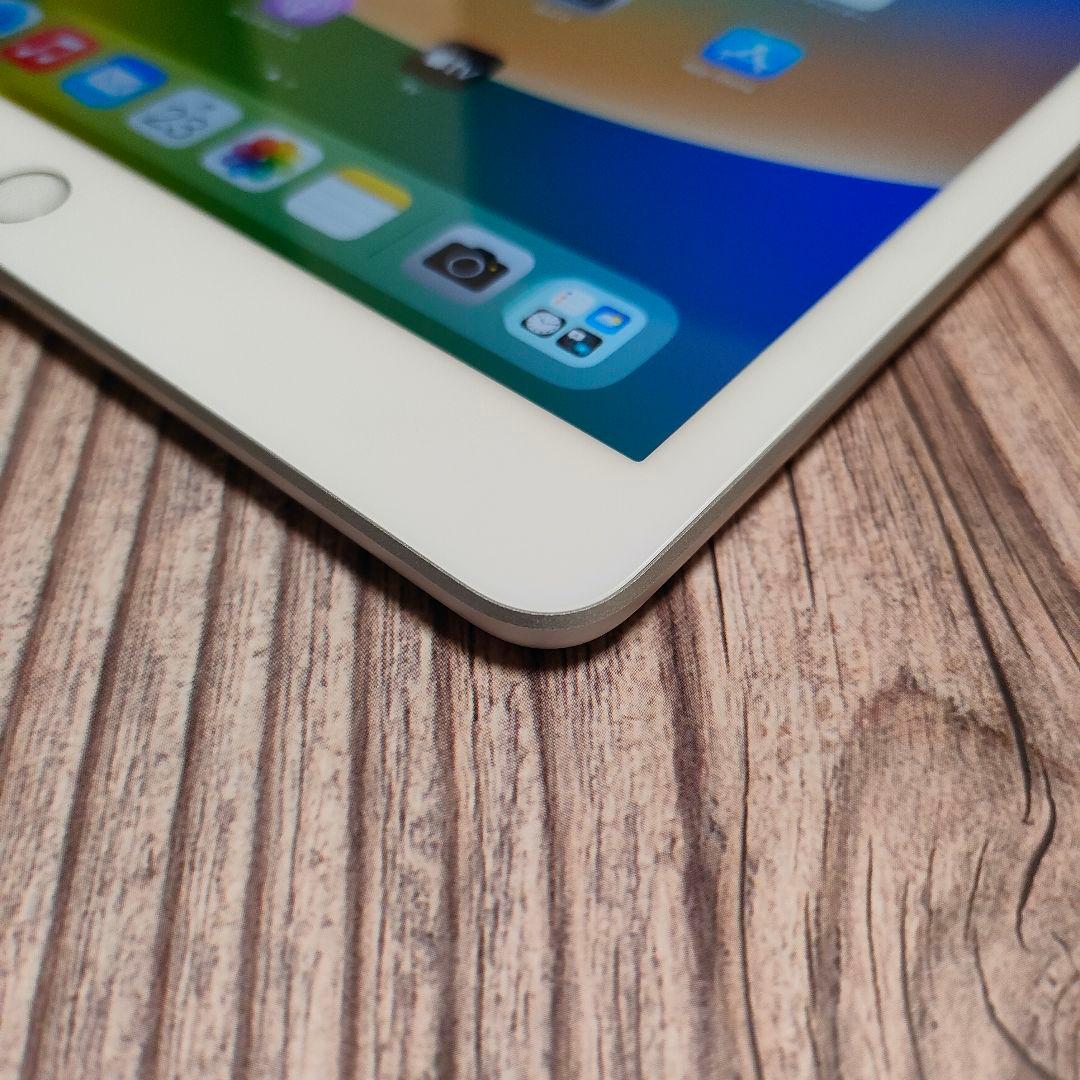 iPad 第8世代 32GB SIMフリー バッテリー96% 新品近い - メルカリ