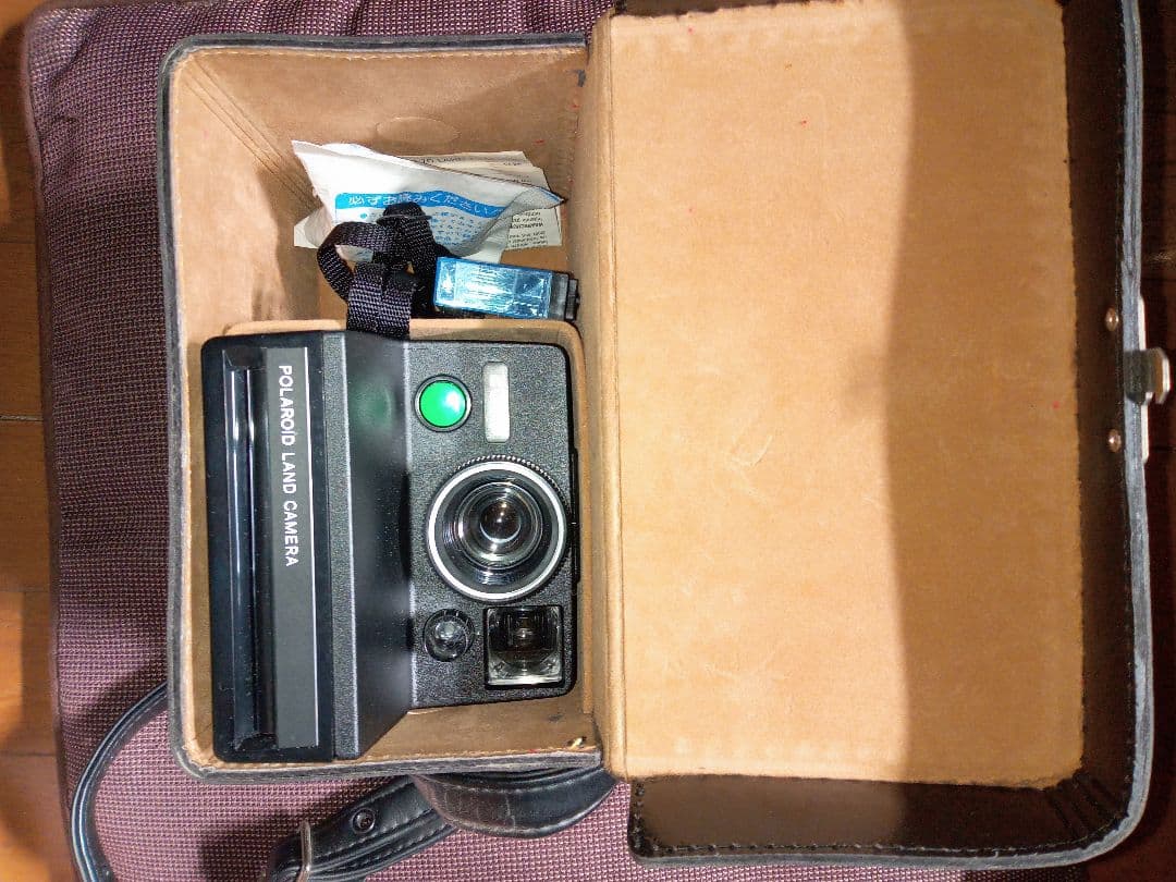 ポラロイドカメラ2000 おばあちゃんからこのポラロイド2000をもらったんだ。どんなフィルムが