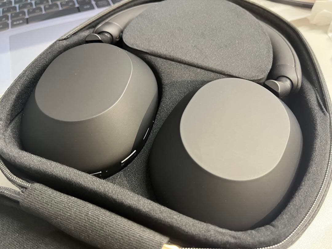 Sony WH-1000XM5ワイヤレスヘッドホン　ブラック Amazon.com: Sony WH-1000XM5 Noise Canceling Wireless Headphones