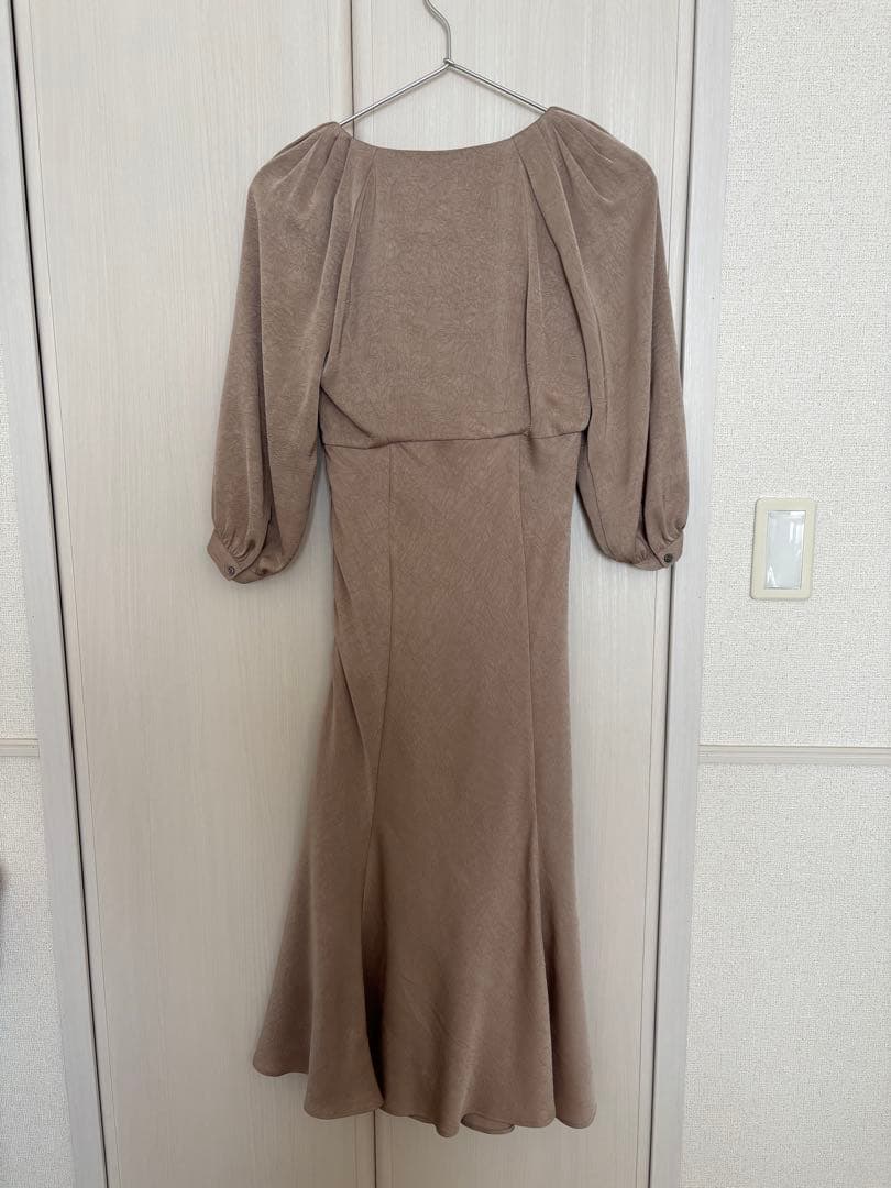 アニュアンス anuans クラッシュサテンマーメイドワンピース - メルカリ