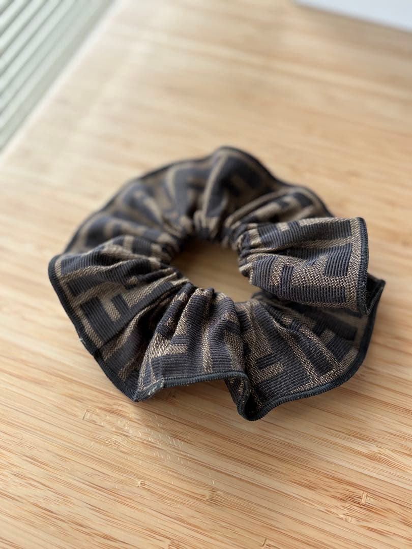 正規品】FENDI フェンディ シュシュ FF ロゴ ズッカ柄 - メルカリ