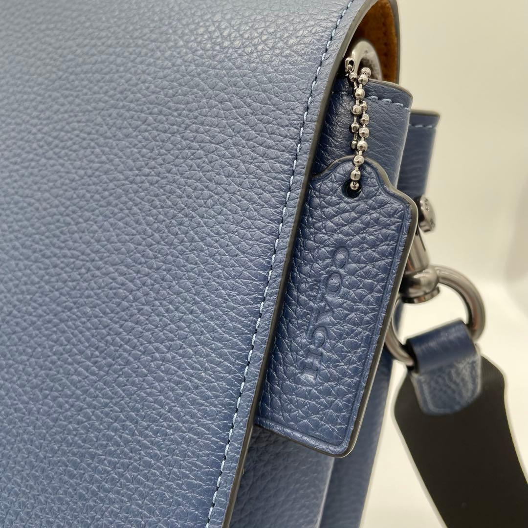 未使用級】コーチ ケイレブ メッセンジャーバッグ ガンメタ レザー 青