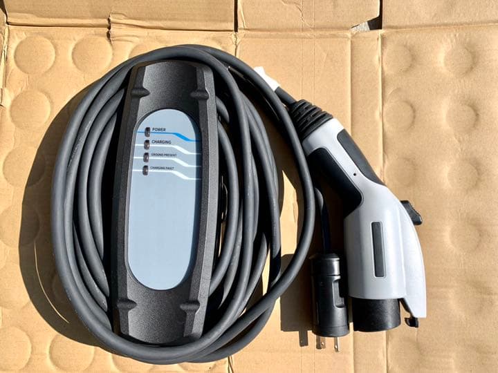 BMW EV充電ケーブル 8648050-03 200V 美品 - メルカリ