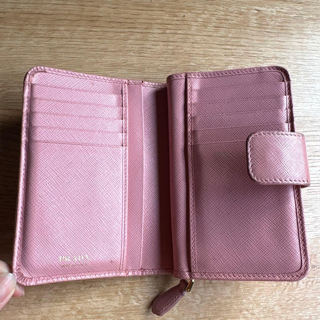 PRADA 二つ折り財布 ピンク - メルカリ