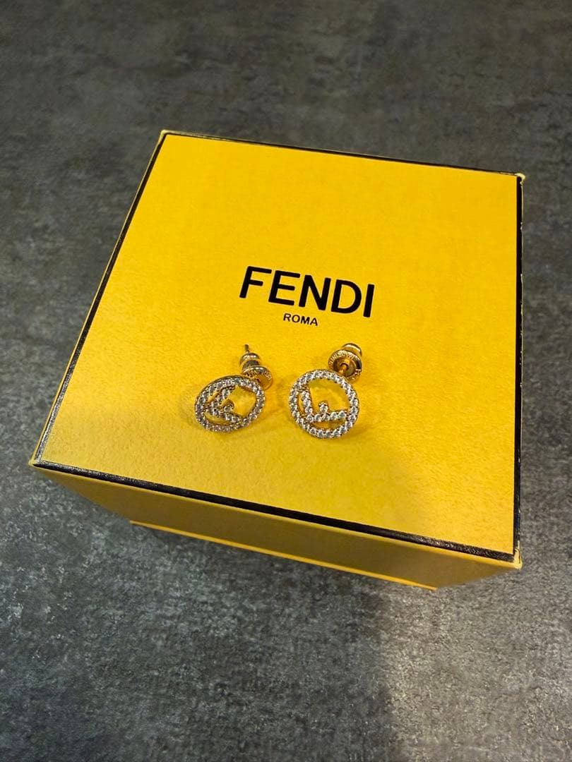 FENDI ゴールド ロゴピアス エフ イズ フェンディ イヤリング ゴールド仕上げ ゴールド | Fendi