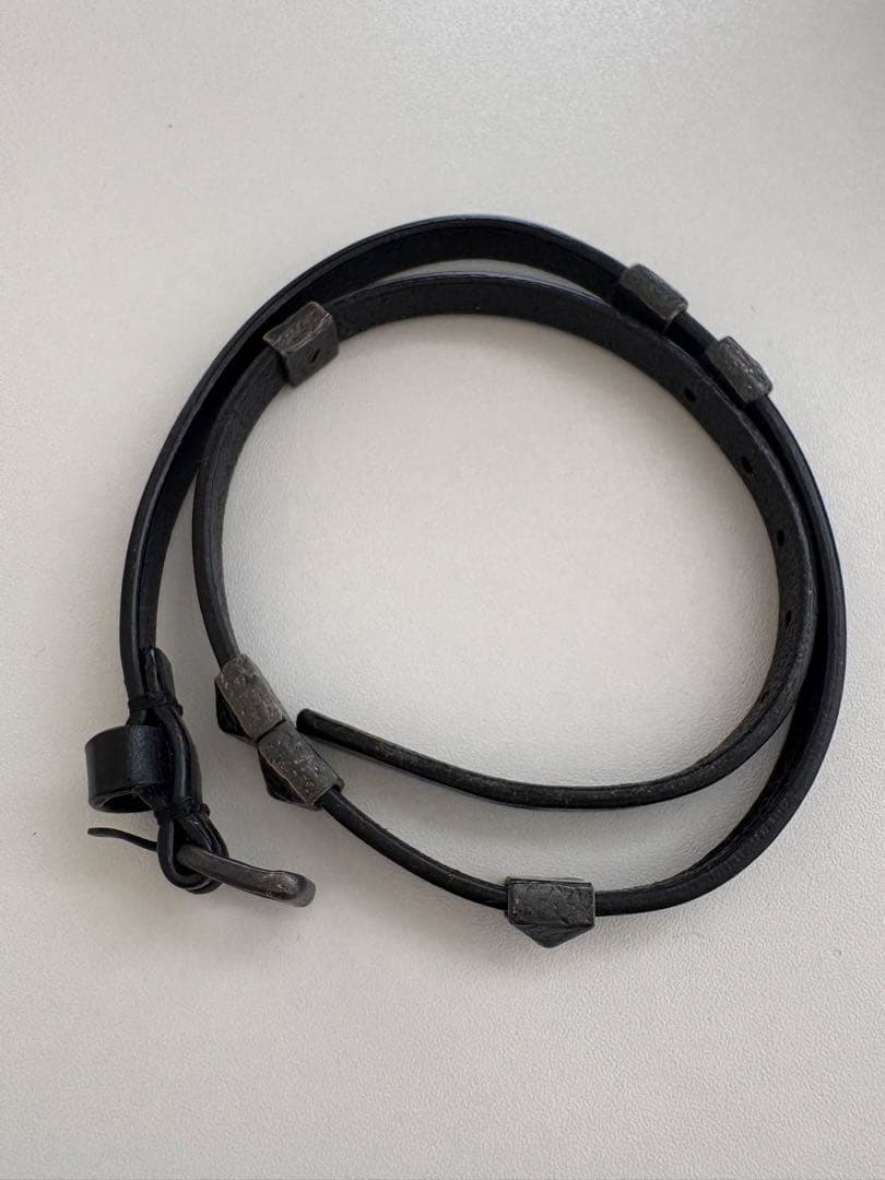 BOTTEGA VENETA ブラックレザーブレスレット 中古・古着通販】BOTTEGA VENETA (ボッテガベネタ) レザーブレスレット