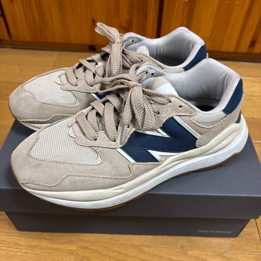 New Balance 57/40 ベージュ ネイビー スニーカー - メルカリ