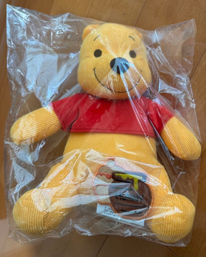 くまのプーさんぬいぐるみM（はちみつ壺バッジ付）くまのプーさん