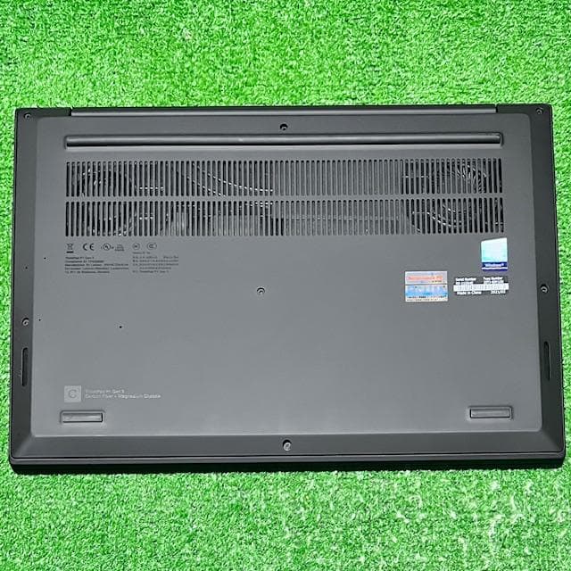 2021《ほぼ未使用級》超ハイスペックモバイルワークステーション！Lenovo