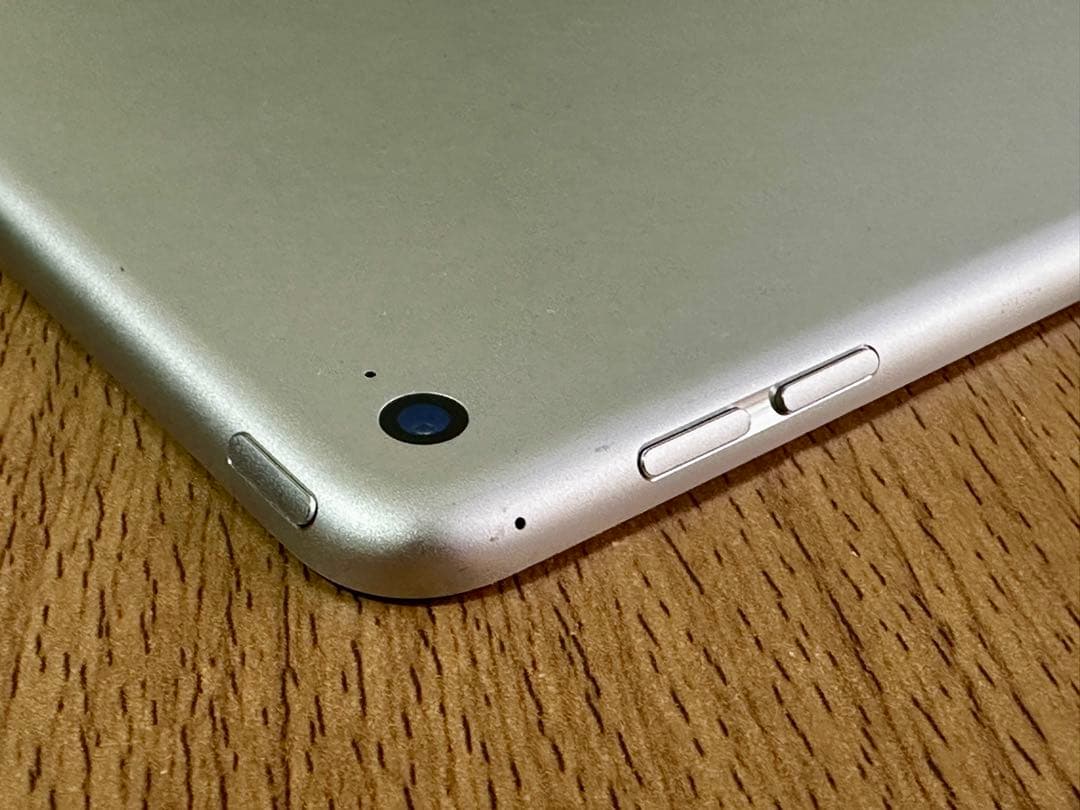 iPad Air2, 9.7インチホワイト 本体 100% バトリライフ