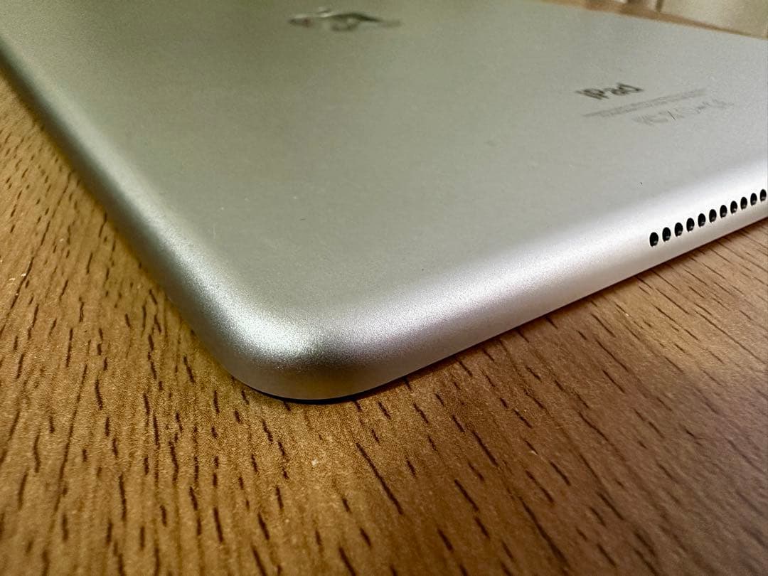 iPad Air2, 9.7インチホワイト 本体 100% バトリライフ