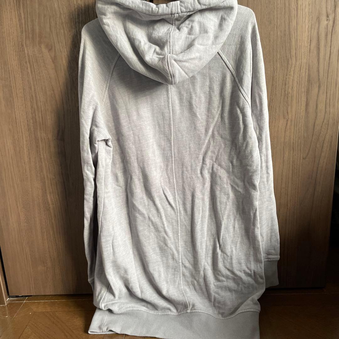 VOLCOM フード付きパーカー グレー - メルカリ