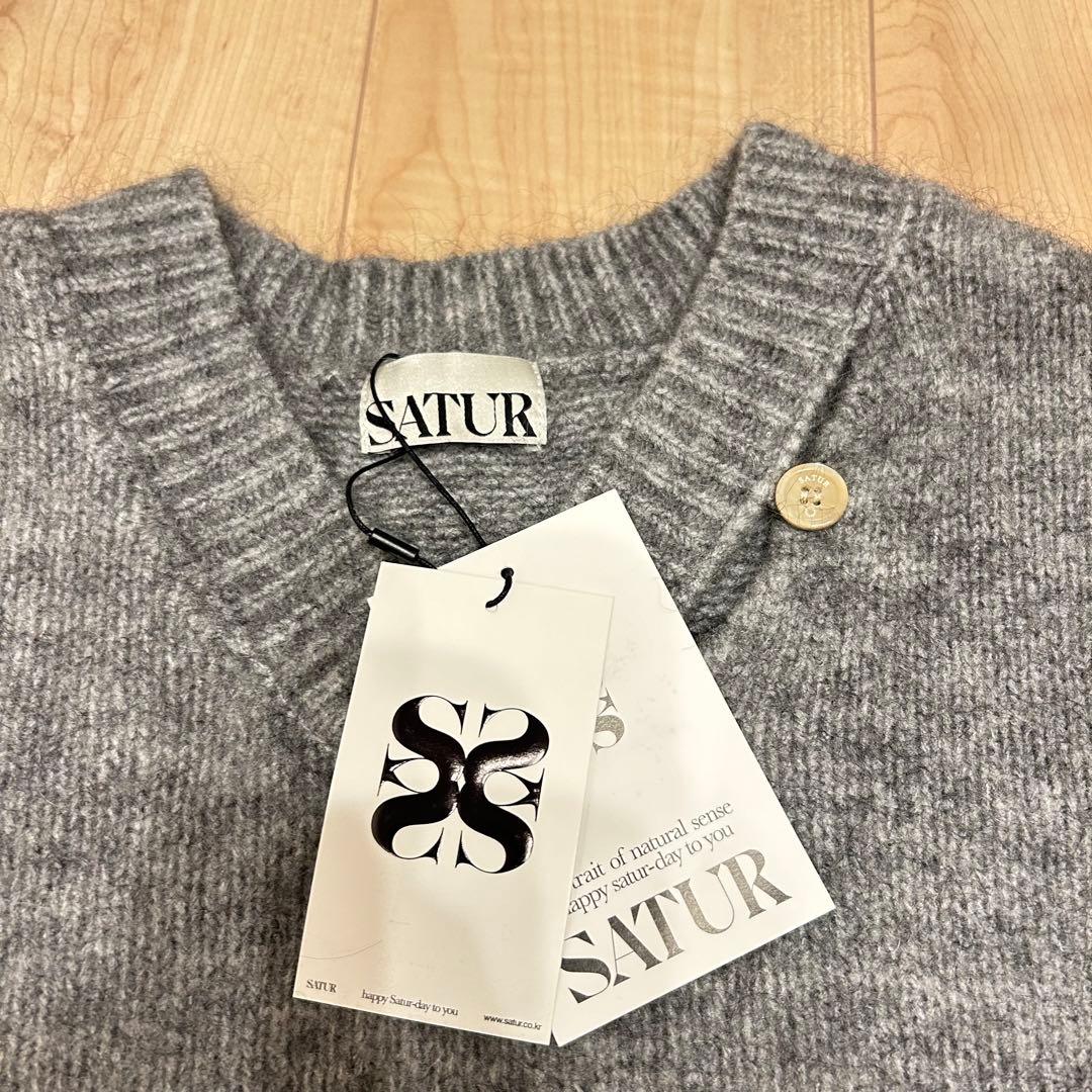 新品未使用】SATUR グレー Vネックセーター WMサイズ モヘヤの通販はau
