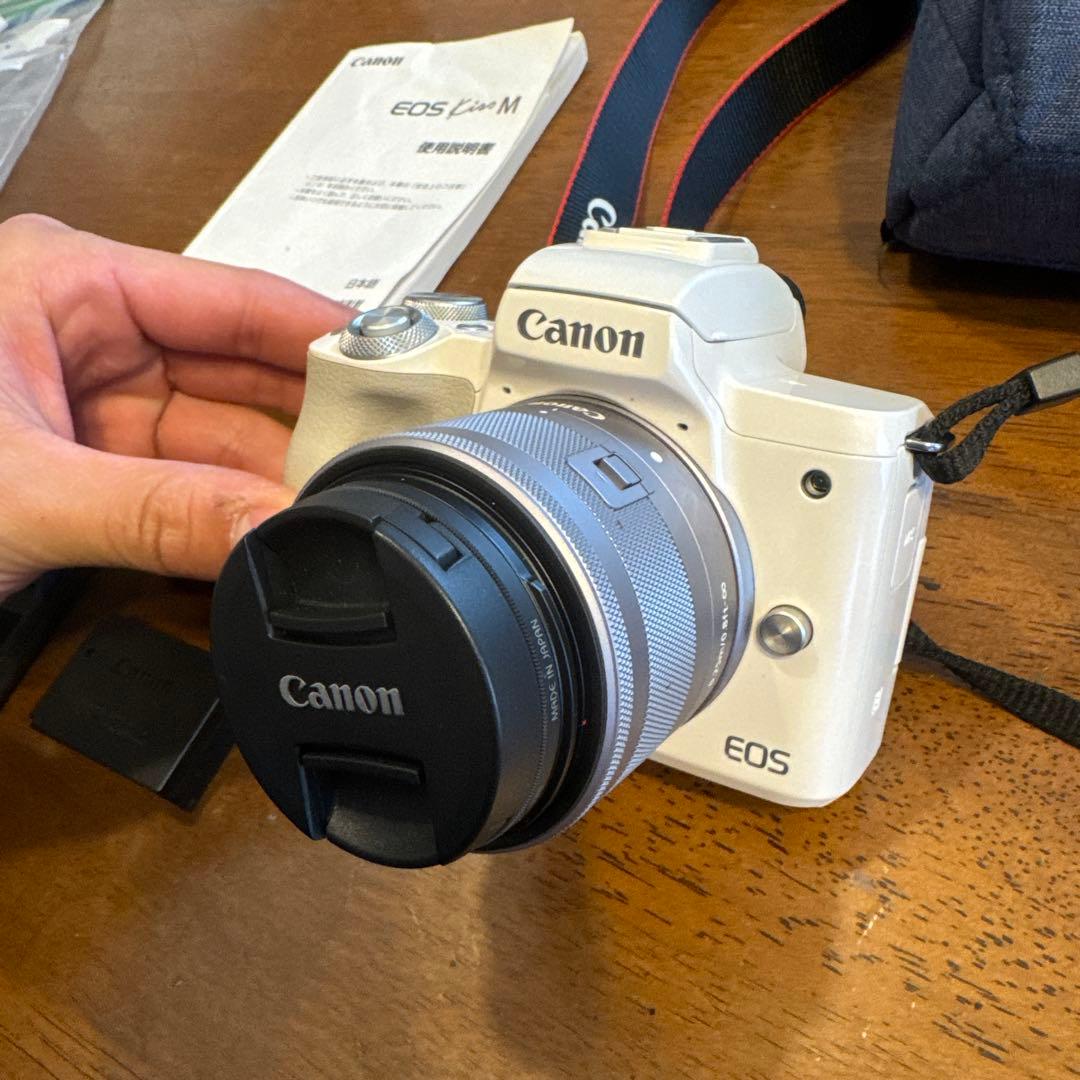 Canon EOS Kiss M ホワイト 本体と付属品
