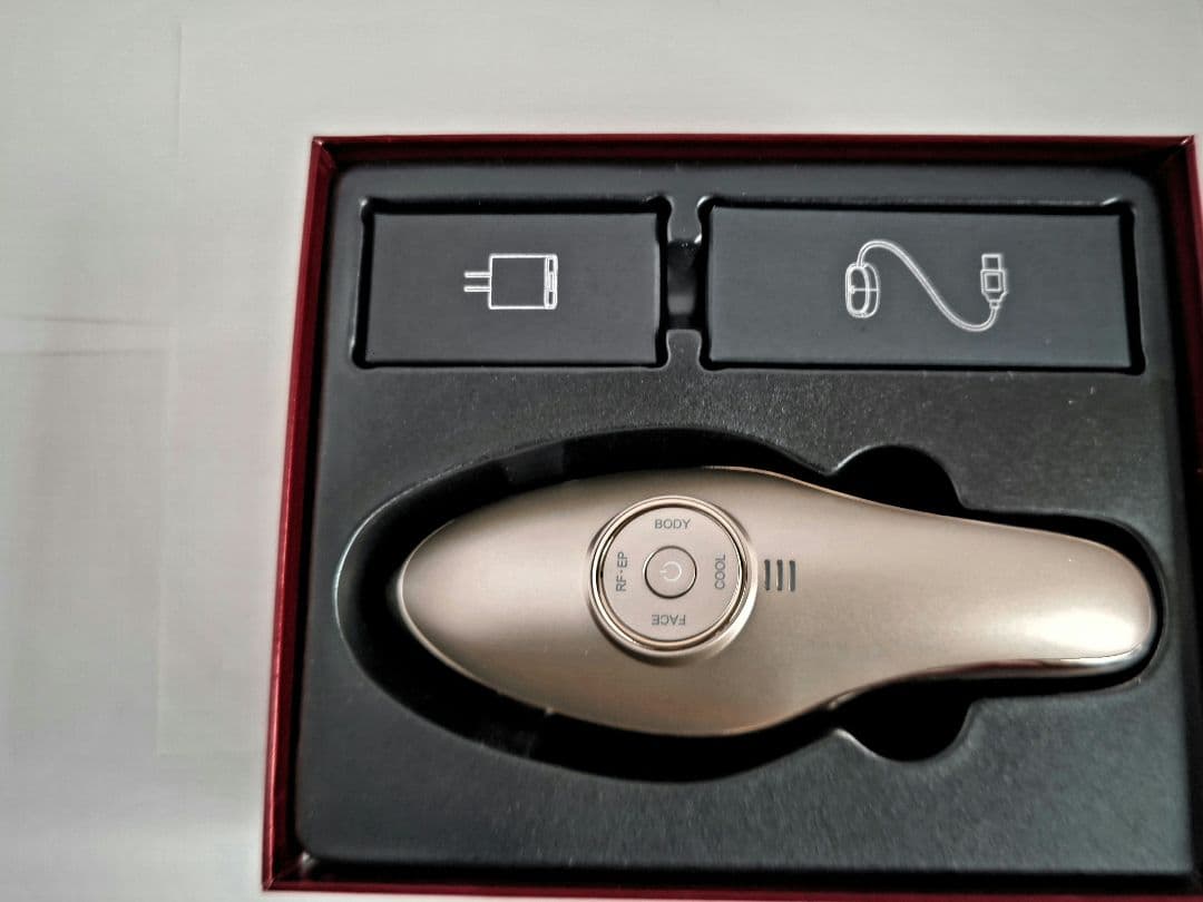 IKKOプロデュース　MEラボンエクラ　美顔器