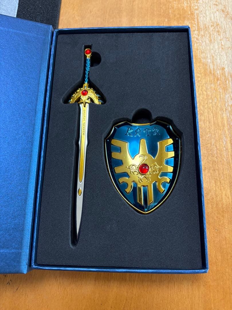 ドラゴンクエスト ロトの剣とロトの盾 楽天市場】ドラゴンクエスト ロトの剣 & ロトの盾 メタリックアイテム