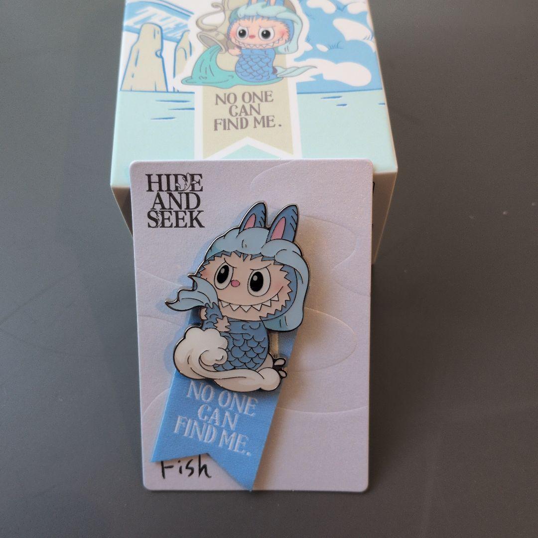 シンガポール限定 ラブブピンバッジ Hide and Seek - メルカリ