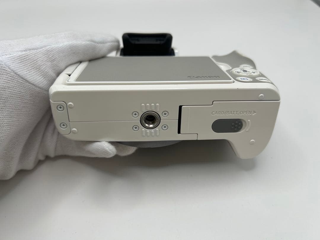 キャノンカメラ　Canon EOS M ホワイト レンズ2本付き