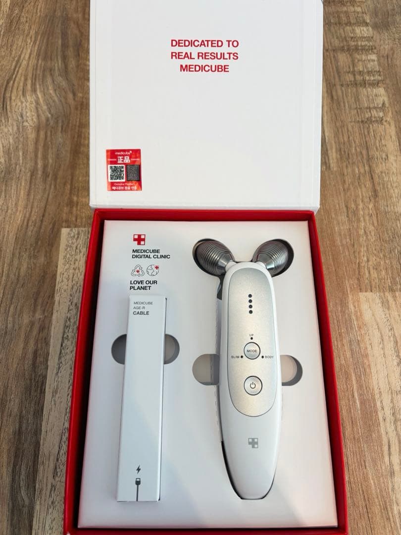 美品　正規品　medicube EMS美顔器