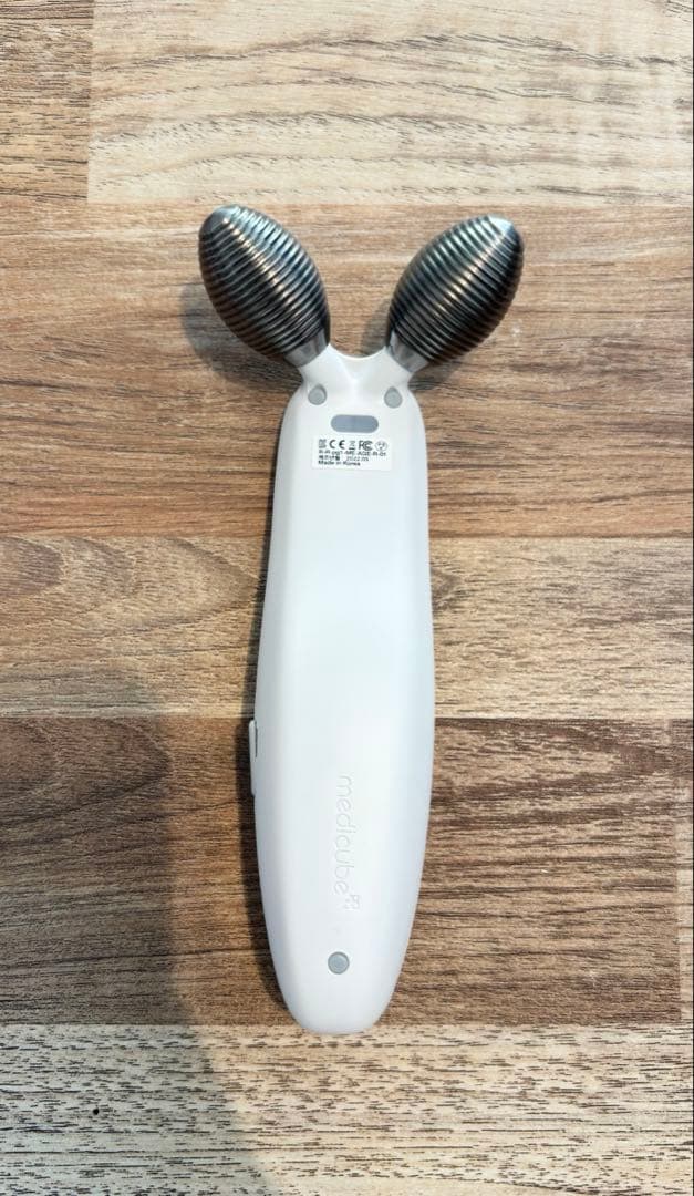 美品　正規品　medicube EMS美顔器