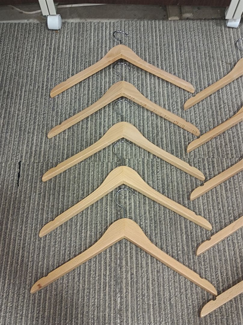 八6098【美品】Levis リーバイス 木製ハンガー10本セット - メルカリ