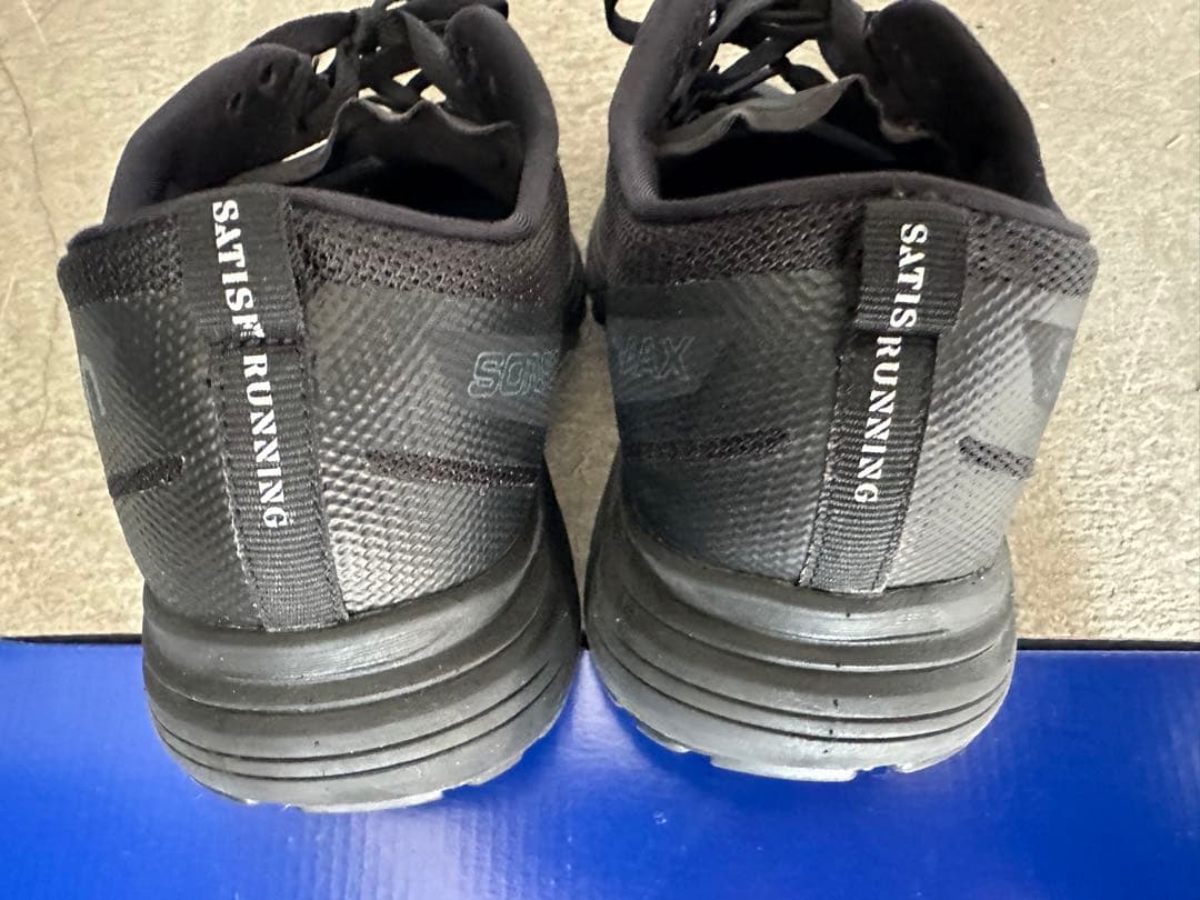 satisfy running salomon サティスファイ 27cm