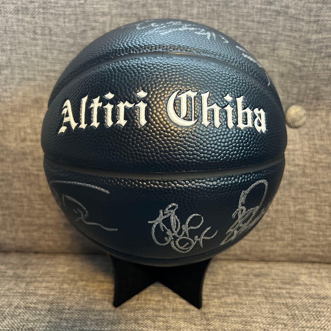 アルティーリ千葉 全選手直筆サイン入りオリジナルミニボール 2023-24