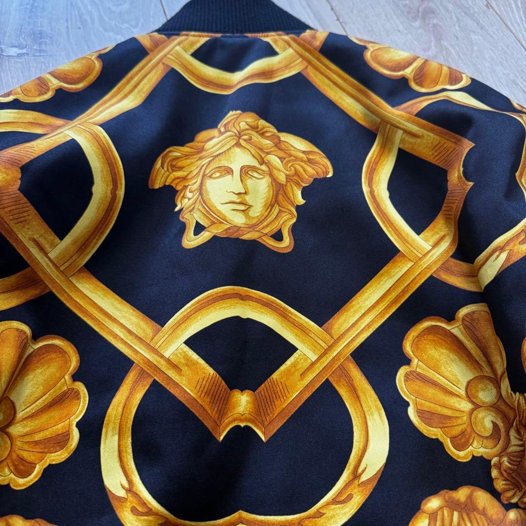 ヴェルサーチェ ブルゾン バックプリント メドゥーサゴールドバロック