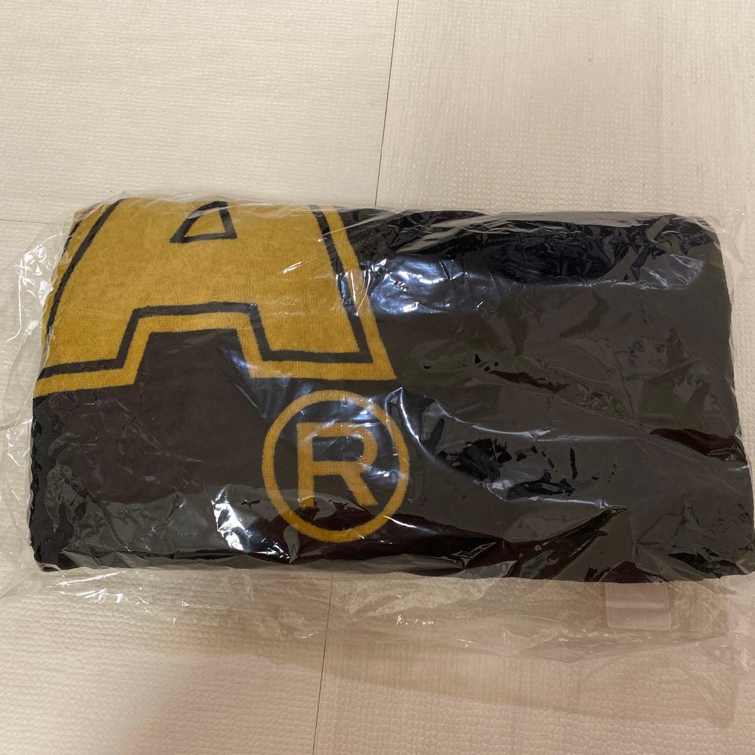 矢沢永吉 スペシャルビーチタオル(ロゴ)ブラック/ゴールド - メルカリ